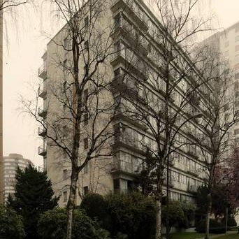 1 Bedroom corner suite next to English Bay - Photo 1