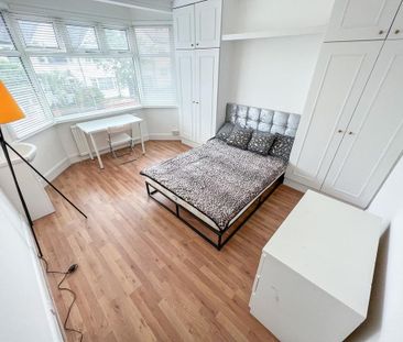 1 bedroom in a house share to rent - Photo 1