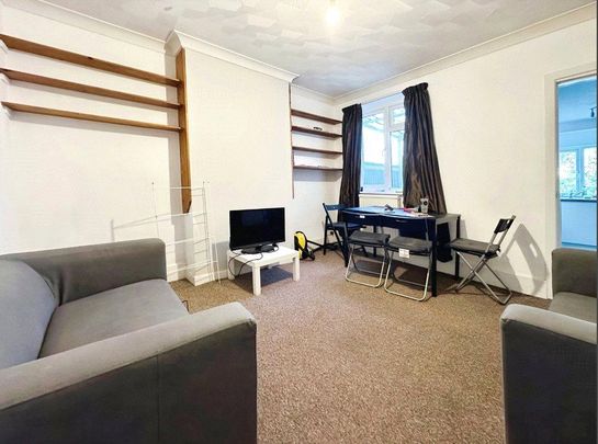 4 bedroom terraced house to rent - Photo 1