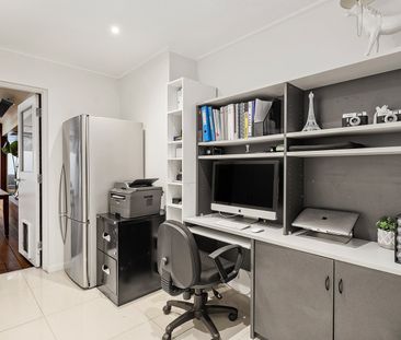 ENTERTAINERS DELIGHT WITH INDOOR-OUTDOOR FLOW! - Photo 2