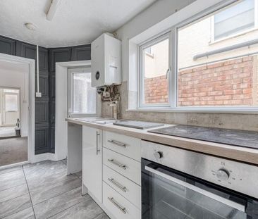 3 bedroom terraced house to rent - Photo 6