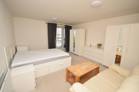 3 bedroom apartment to rent - Photo 3