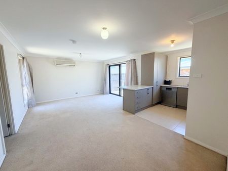 Stylish and Spacious Villa - Photo 2