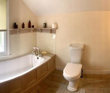 4 bedroom semi-detached house to rent - Photo 6