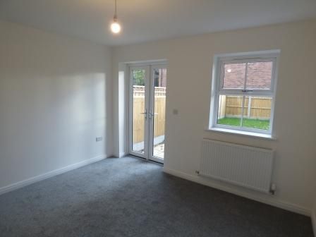 2 bedroom semi-detached house to rent - Photo 5