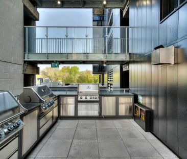 Apartment for rent, Montréal (Ville-Marie) - Photo 2