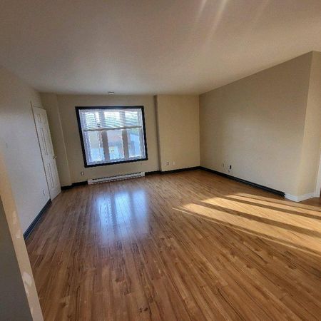 Haut de duplex à louer LIBRE IMMÉDIATEMENT (Bail 13 mois) - Photo 4