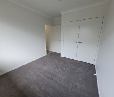 Spacious 4-Bedroom Home in the Endeavour Estate - Photo 5