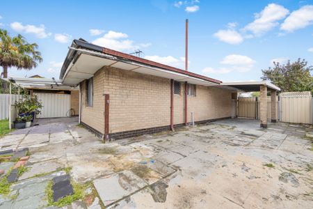 Conveniently Located 2-Bedroom, 1-Bathroom Home! - Photo 3