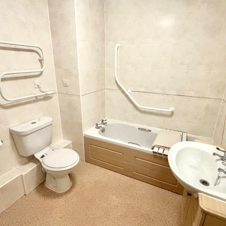 2 bedroom retirement property to rent - Photo 1