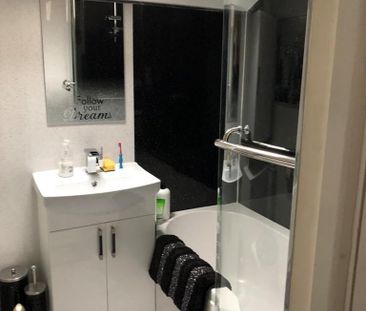 3 bedroom semi-detached house to rent - Photo 2