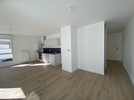 Location Appartement 3 pièces 66m² MONT ST AIGNAN 76130 - Photo 3