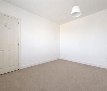 4 bedroom semi-detached house to rent - Photo 3