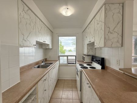 For Lease - 67 Lake Shore Drive Unit# 9, Toronto, Ontario - Photo 2