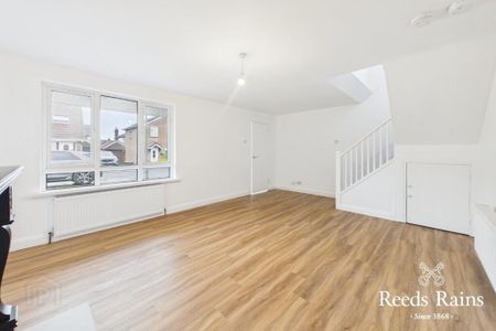 16 Alanbrooke Crescent, Newtownards, BT23 8FE - Photo 4