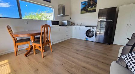 Idyllic location, furnished 1 bedroom unit - Photo 2