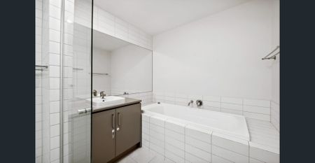 Terrace Home in the heart of Live West - Small pet negotiable - Photo 5