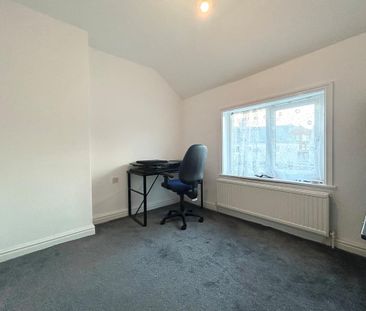 3 bedroom end of terrace house to rent - Photo 3