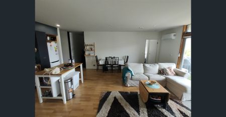 Quiet Sunny Spacious 3BR or 2BR w Study - Photo 3