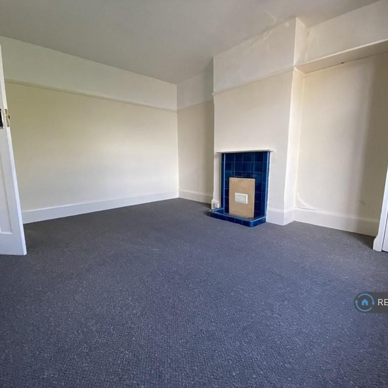 4 bedroom semi-detached house to rent - Photo 1
