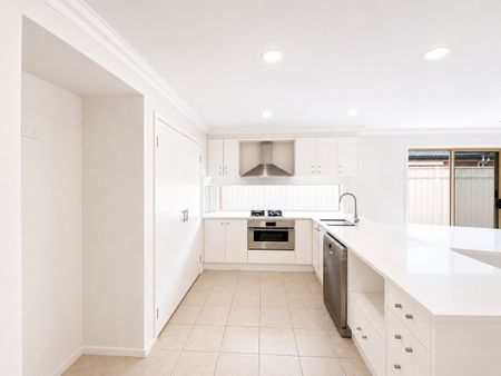 4 BEDROOM HOME IN KIALLA - Photo 4