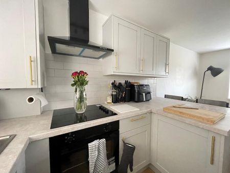 1 bedroom flat to rent - Photo 5