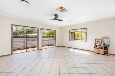 Secure Three Bedroom, Two Bathroom Home - Photo 5