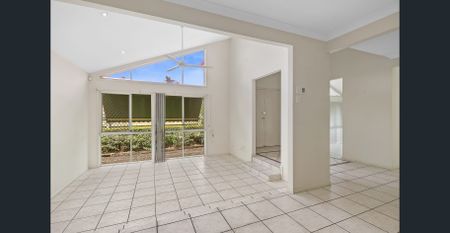 Spacious Family Living in a quiet Location - Photo 2