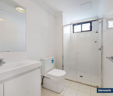 Conveniently Located Two Bedroom Apartment - Photo 5