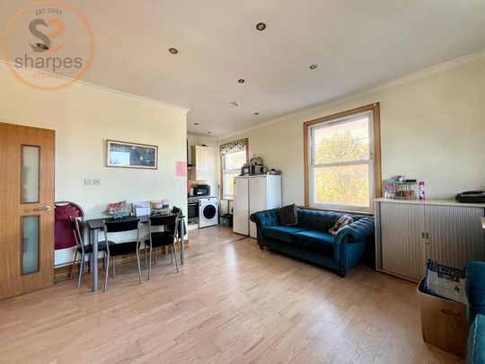 1 bedroom in a house share to rent - Photo 1