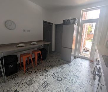 1 bedroom in a house share to rent - Photo 6