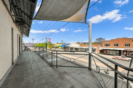 Spacious Apartment With High Ceilings In The Heart Of North Albury - Photo 2