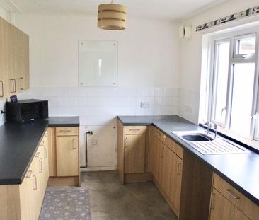 2 bedroom end of terrace house to rent - Photo 4