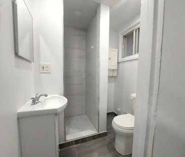 For Lease - 2143 Gerrard Street Unit# Main Fl, Toronto, Ontario - Photo 6