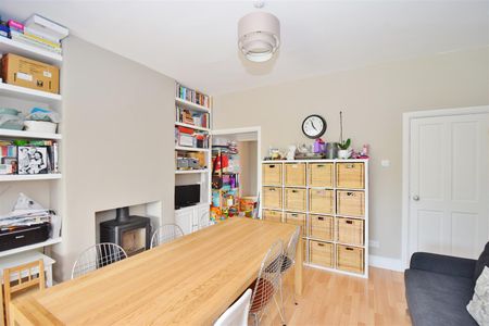 House To Let - Photo 3