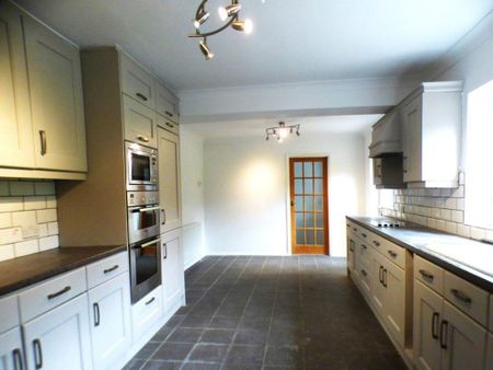 5 bedroom detached house to rent - Photo 4