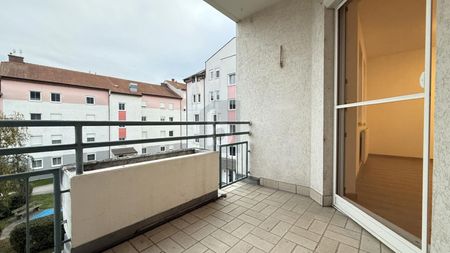 ERSTBEZUG NACH KOMPLETTSANIERUNG - MIT BALKON UND GARAGE - Foto 2