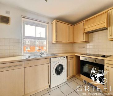 Rawlyn Close, Chafford Hundred, Grays, RM16 - Photo 6