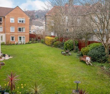 1 bedroom retirement property to rent - Photo 5