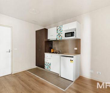 Sunlit furnished lifestyle retreat - Photo 3