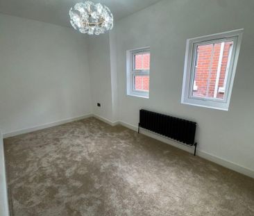 4 bedroom semi-detached house to rent - Photo 3