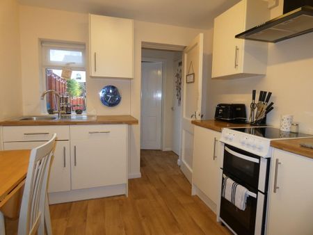 2 bedroom terraced house to rent - Photo 4