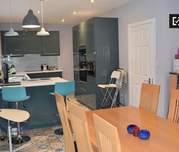 Room for rent in 3-bedroom apartment in Raheny, Dublin - Photo 6