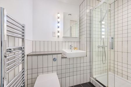 SHORT LET, 3 bedroom apartment to let in Clover Court, E14 - Photo 5