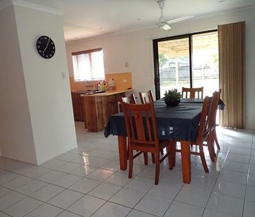 FURNISHED FAMILY HOME, EXCELLENT LOCATION, DOUBLE BAY SHED - Photo 3