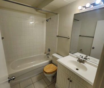 2424 14 Street SW — 2424 14 Street SW - Photo 2