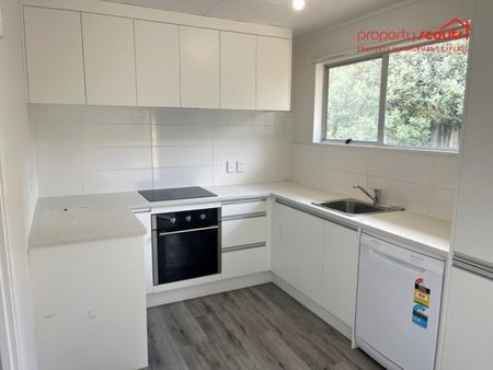 Comfortable 4-Bedroom Home With Large Yard & Rumpus - Photo 4