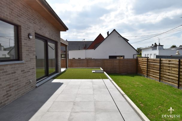 Nieuwbouwwoning te huur in Gullegem op een rustige en kindvriendelijke locatie - Photo 1