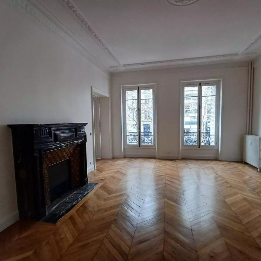 location Appartement T7 DE 250m² À PARIS - Photo 1