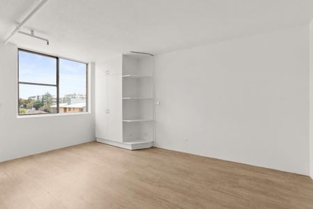 Studio Aparmtent in the Heart of Bondi! - Photo 5